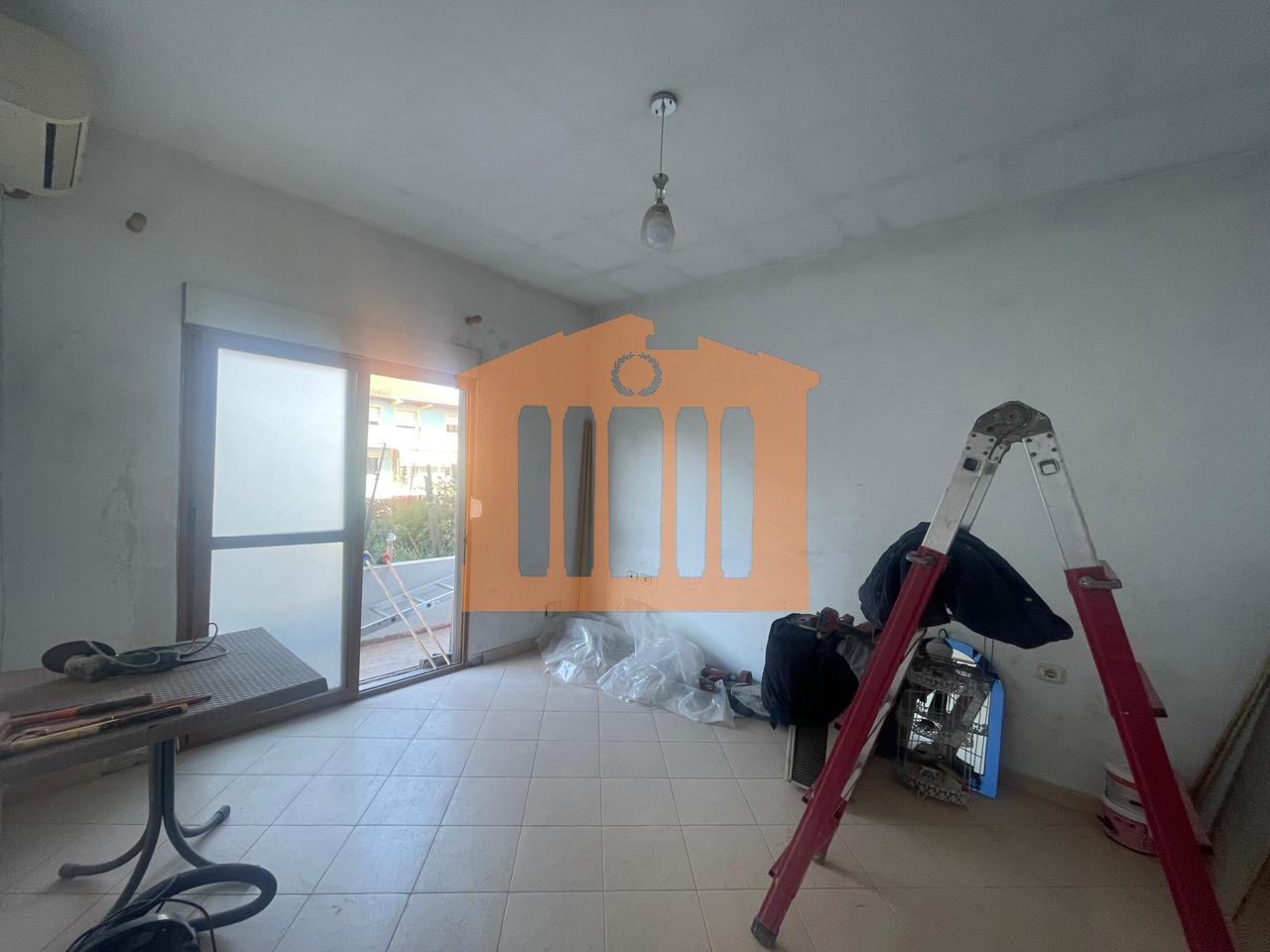 APARTMENT 1+1 IN THE INDUSTRIAL MARKET, DURRES FOR RENT!