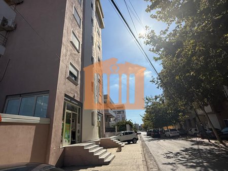 AMBIENT BIZNESI NE PLAZH DURRES, PER SHITJE!