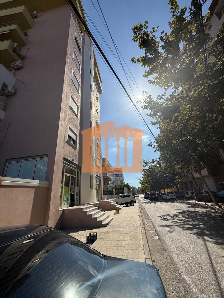 AMBIENT BIZNESI NE PLAZH DURRES, PER SHITJE!