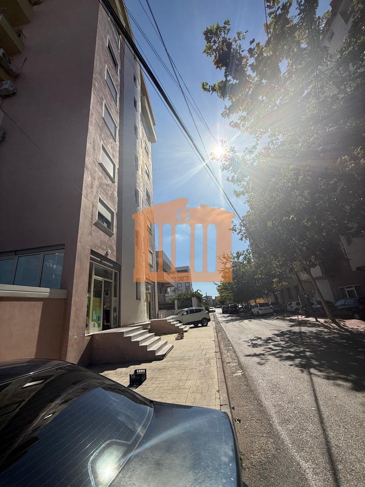 AMBIENT BIZNESI NE PLAZH DURRES, PER SHITJE!