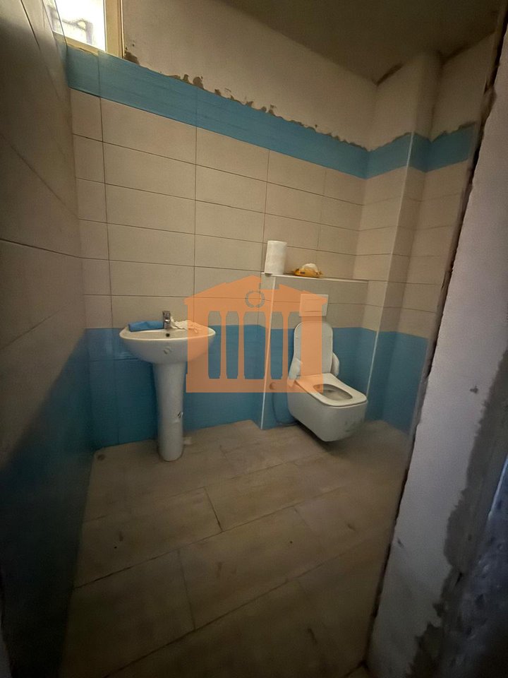 AMBIENT BIZNESI NE PLAZH DURRES, PER SHITJE!