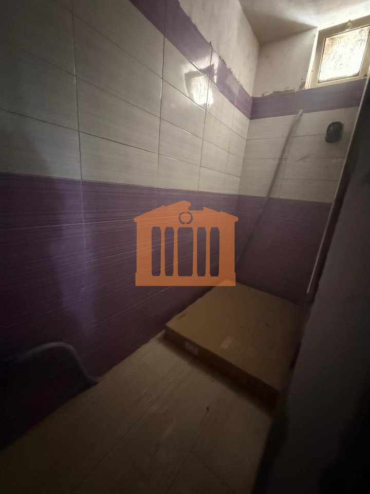 LOCALE COMMERCIALE SULLA SPIAGGIA DI DURAZZO, IN AFFITTO!