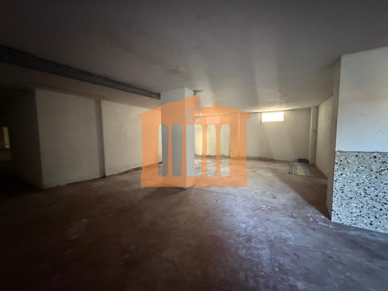 LOCALE COMMERCIALE SULLA SPIAGGIA DI DURAZZO, IN AFFITTO!