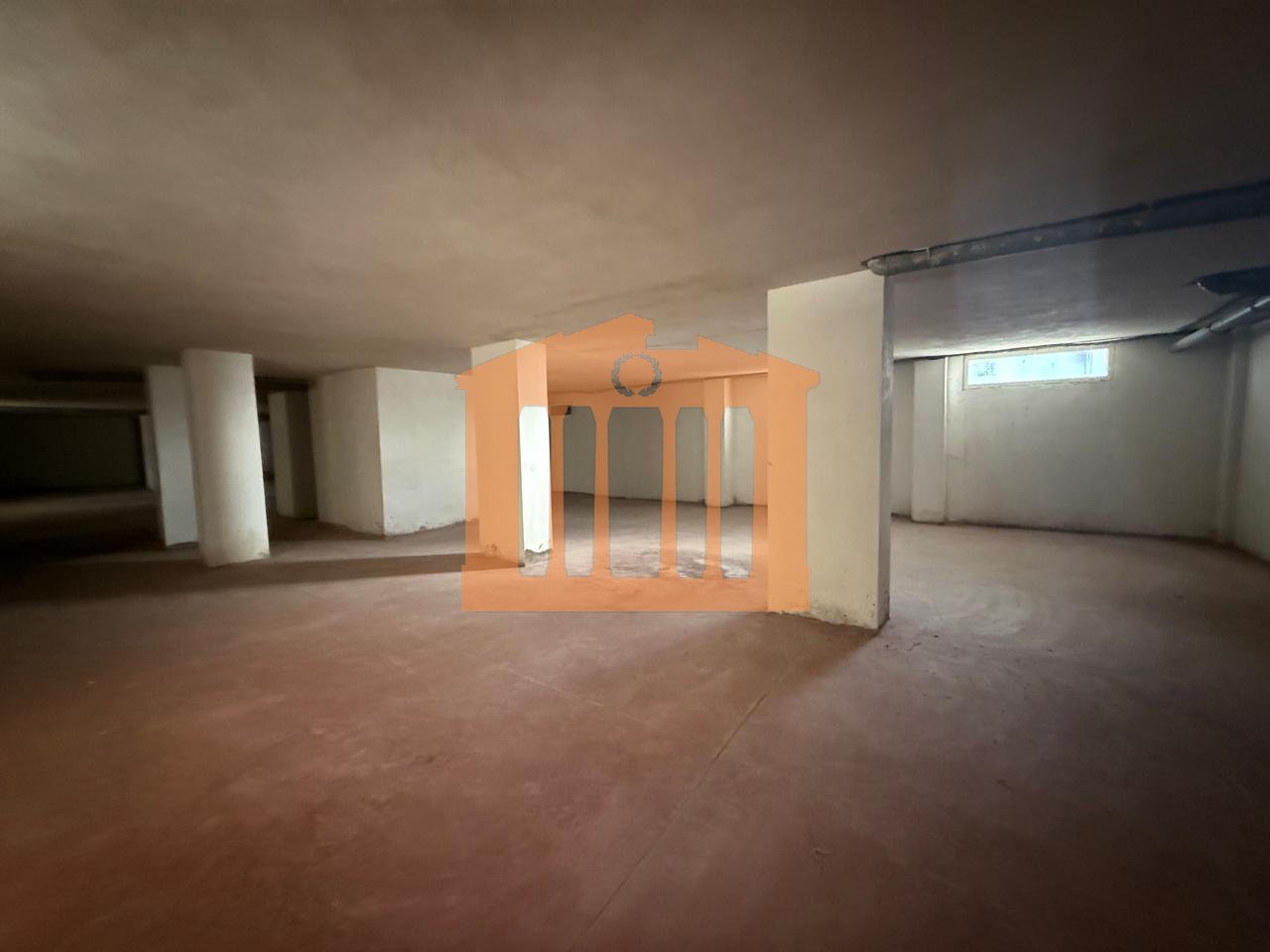 LOCALE COMMERCIALE SULLA SPIAGGIA DI DURAZZO, IN AFFITTO!