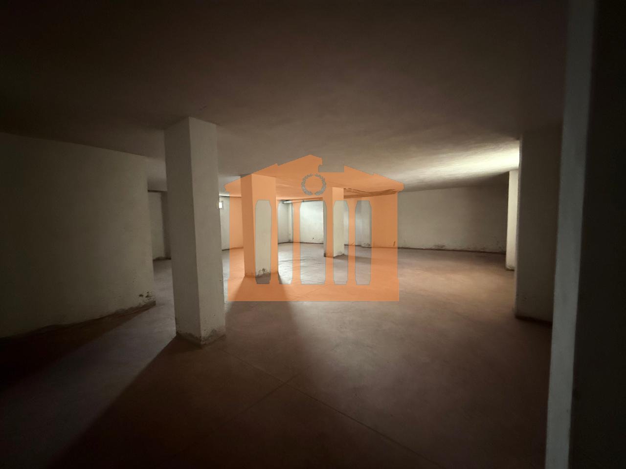 LOCALE COMMERCIALE SULLA SPIAGGIA DI DURAZZO, IN AFFITTO!