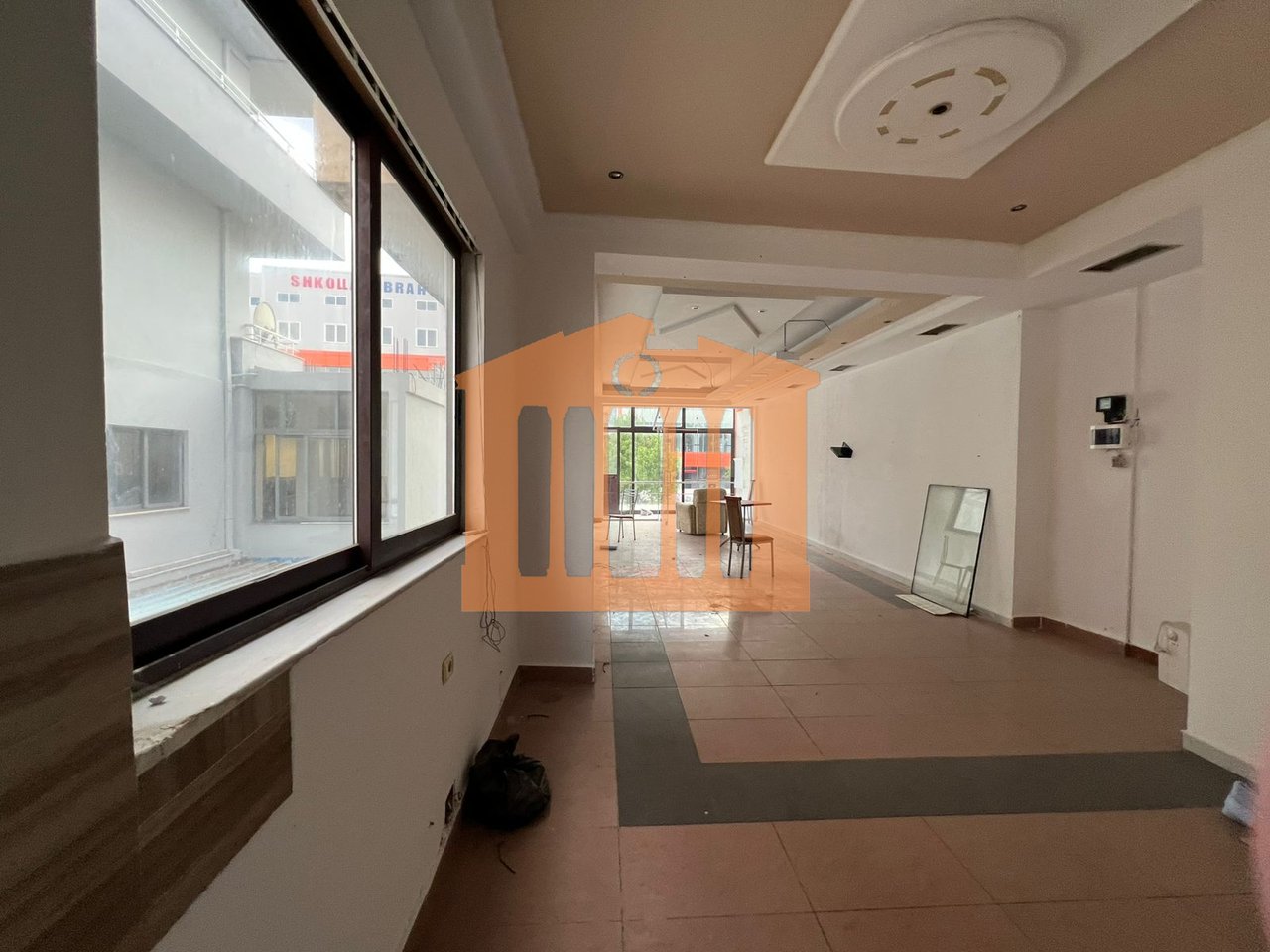 AMBIENT BIZNESI TE TREGU INDUSTRIAL DURRES, PER QIRA!