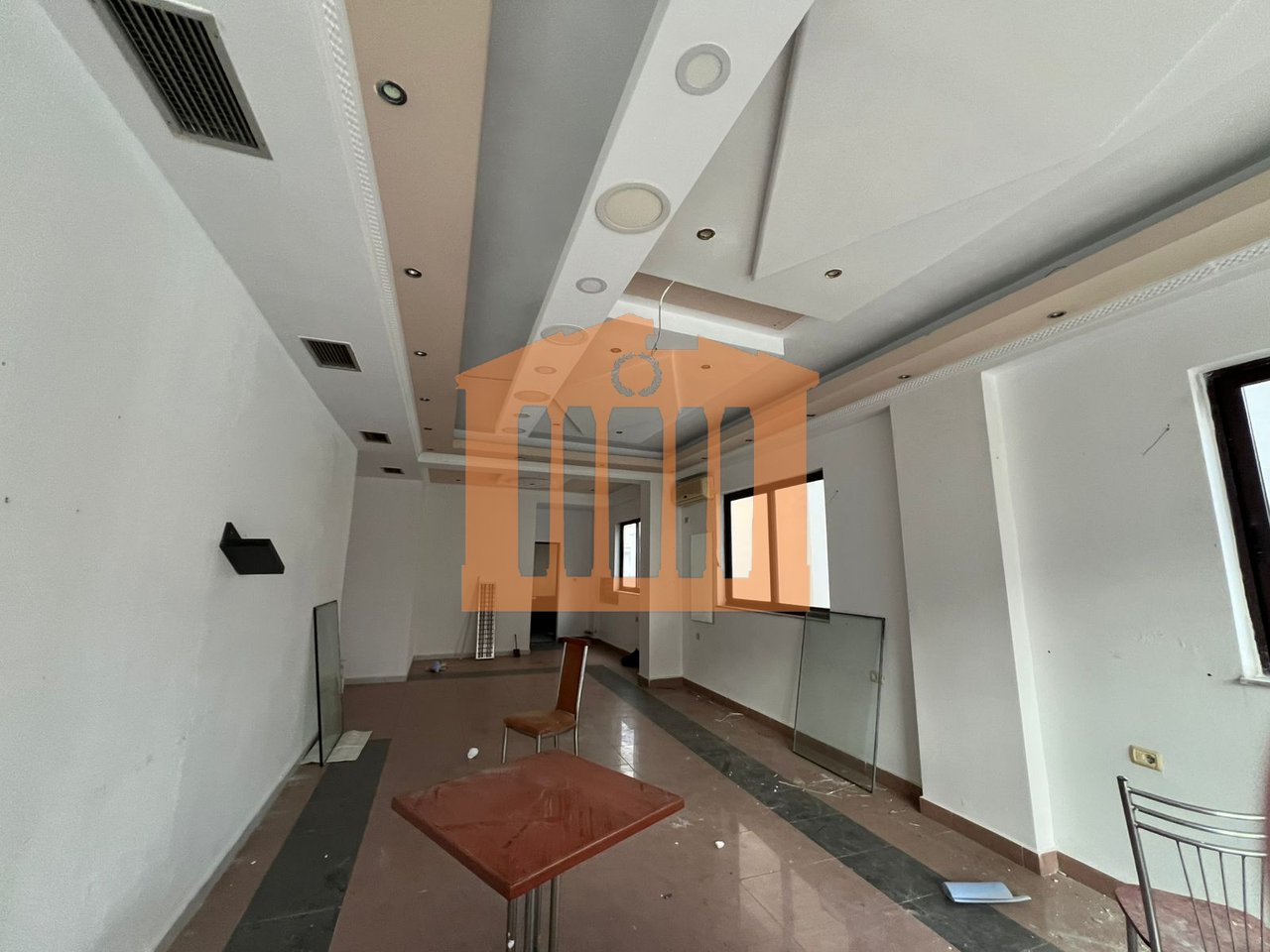 AMBIENT BIZNESI TE TREGU INDUSTRIAL DURRES, PER QIRA!