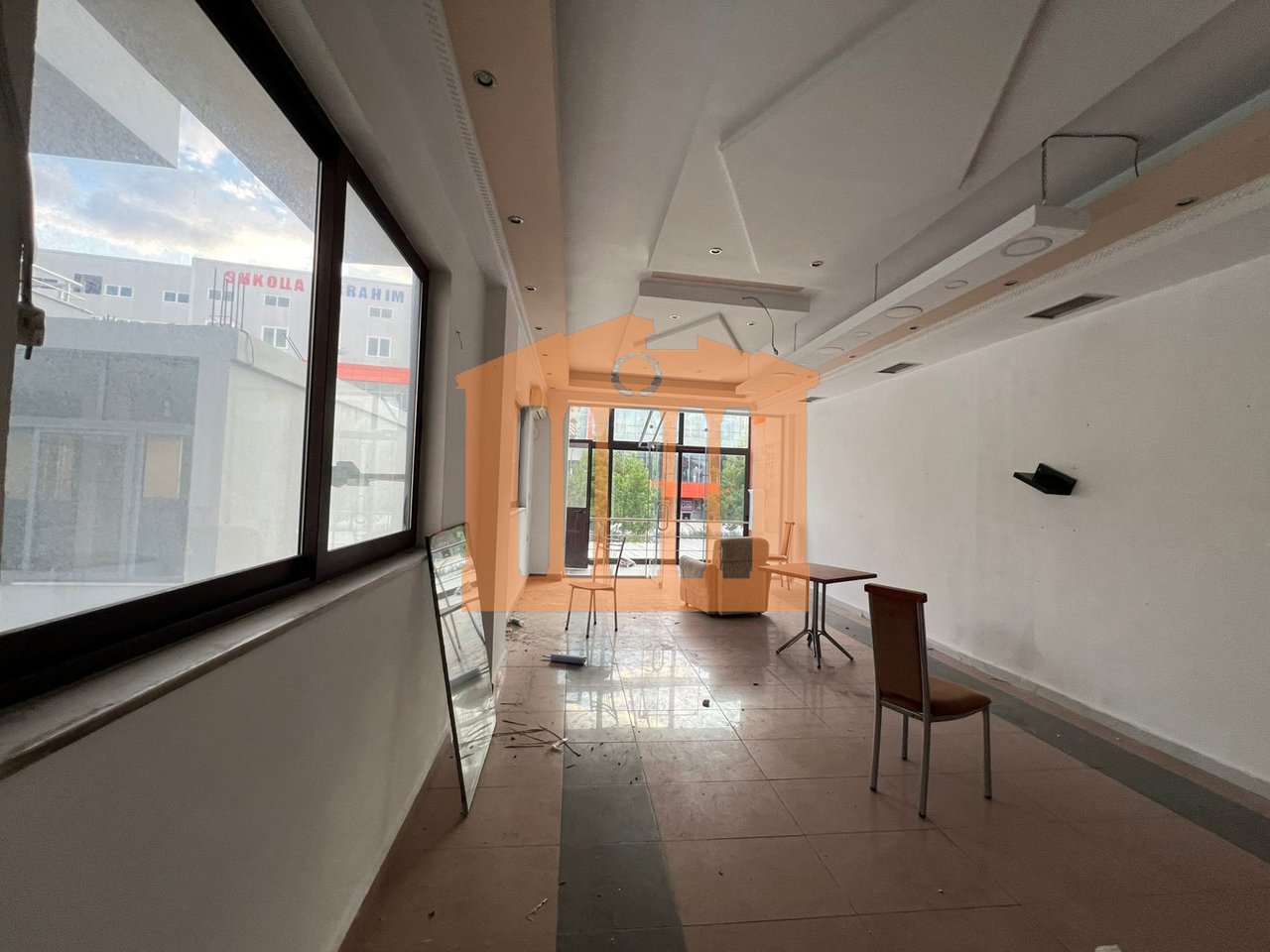 AMBIENT BIZNESI TE TREGU INDUSTRIAL DURRES, PER QIRA!