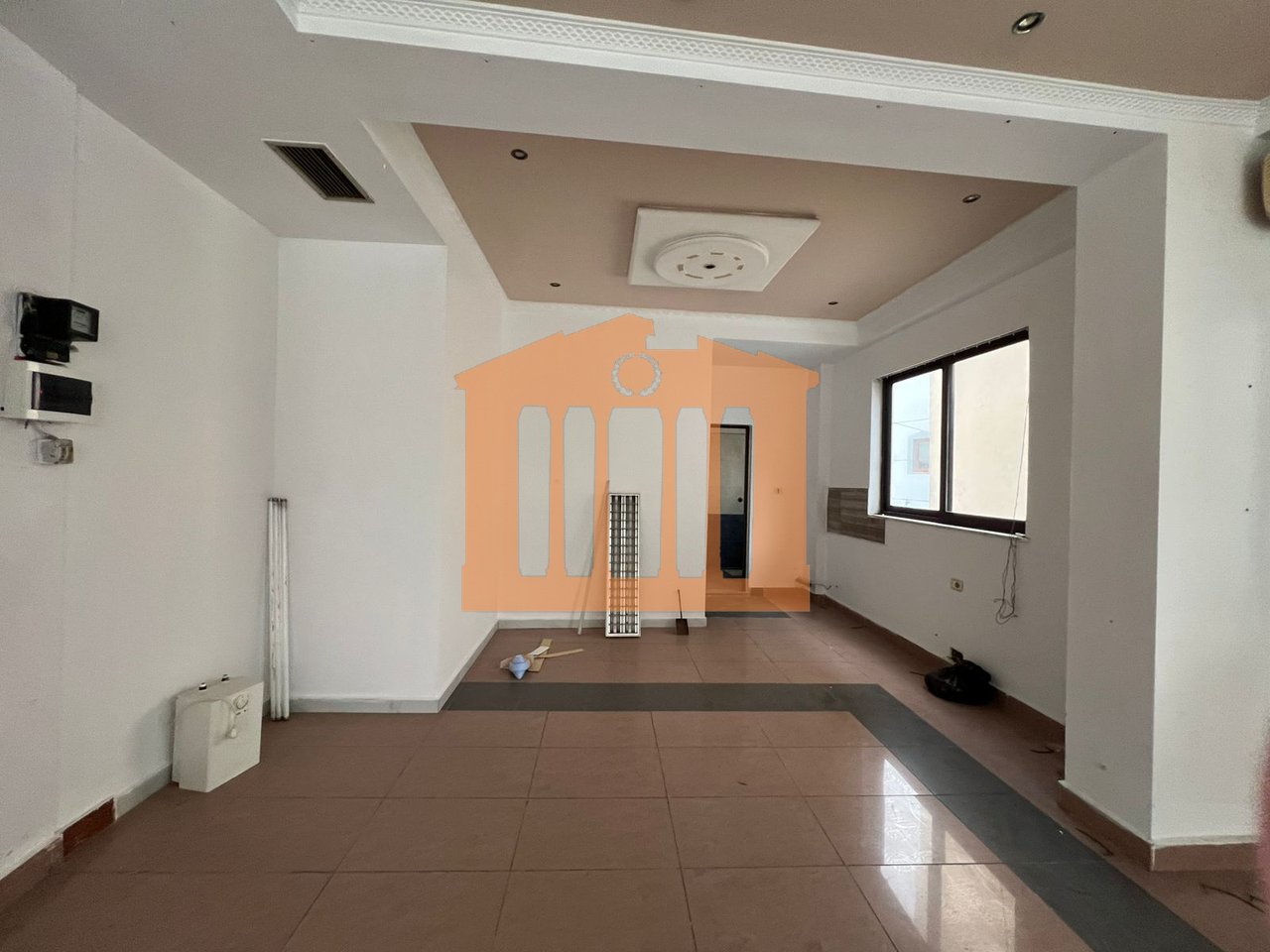 AMBIENT BIZNESI TE TREGU INDUSTRIAL DURRES, PER QIRA!