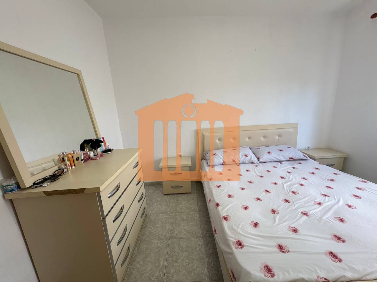 APARTAMENT 1+1 TEK CEZMA FERRES, PER QIRA!