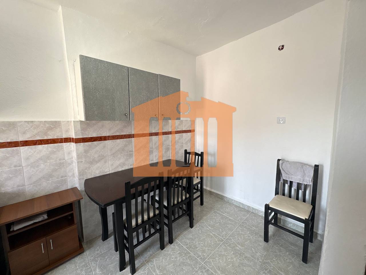 APARTAMENT 1+1 TEK CEZMA FERRES, PER QIRA!