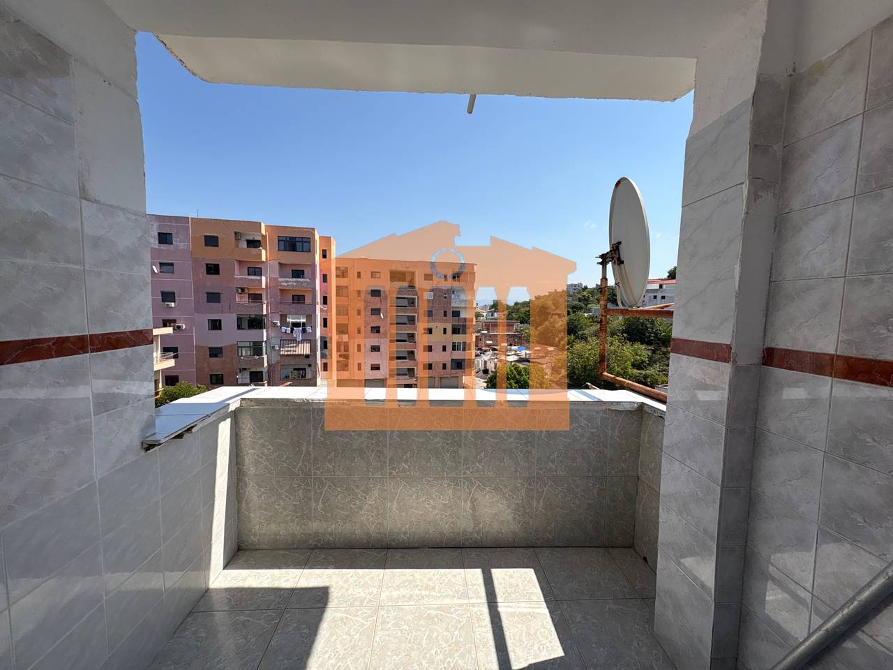 APARTAMENT 1+1 TEK CEZMA FERRES, PER QIRA!