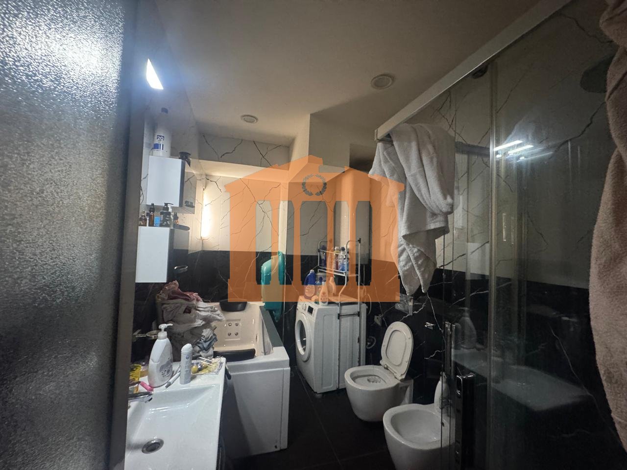 LOCALE COMMERCIALE VICINO AL MUSEO DEI MARTIRI, DURAZZO IN VENDITA!