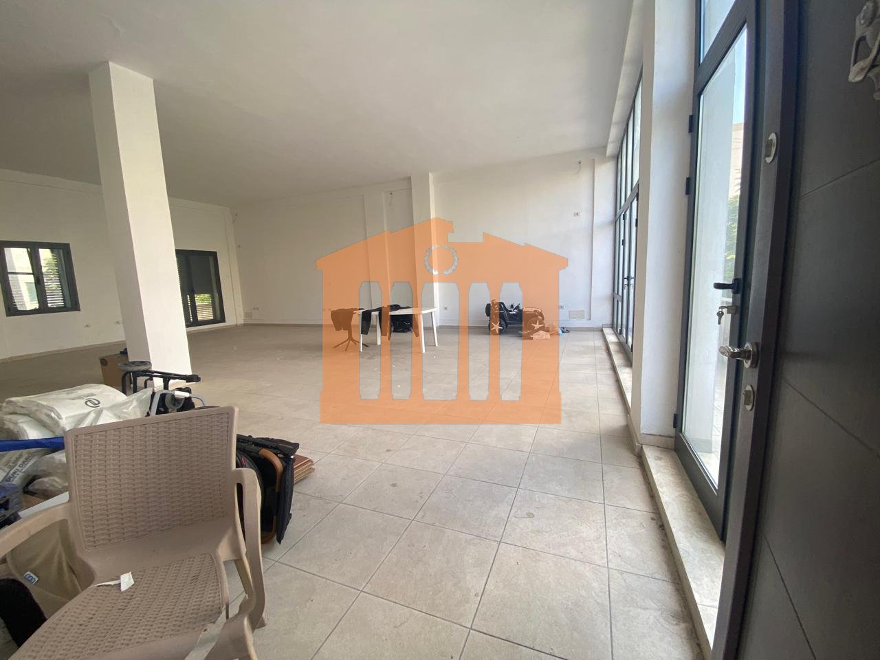 LOCALE COMMERCIALE VICINO ALL'OSPEDALE - DURAZZO, IN AFFITTO!