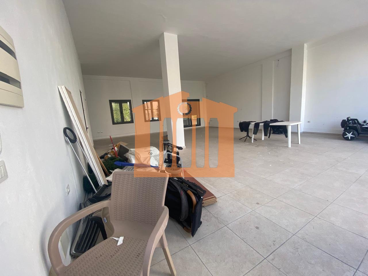 LOCALE COMMERCIALE VICINO ALL'OSPEDALE - DURAZZO, IN AFFITTO!