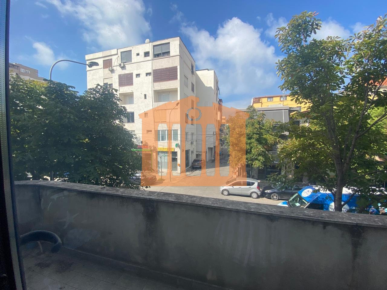 LOCALE COMMERCIALE VICINO ALL'OSPEDALE - DURAZZO, IN AFFITTO!