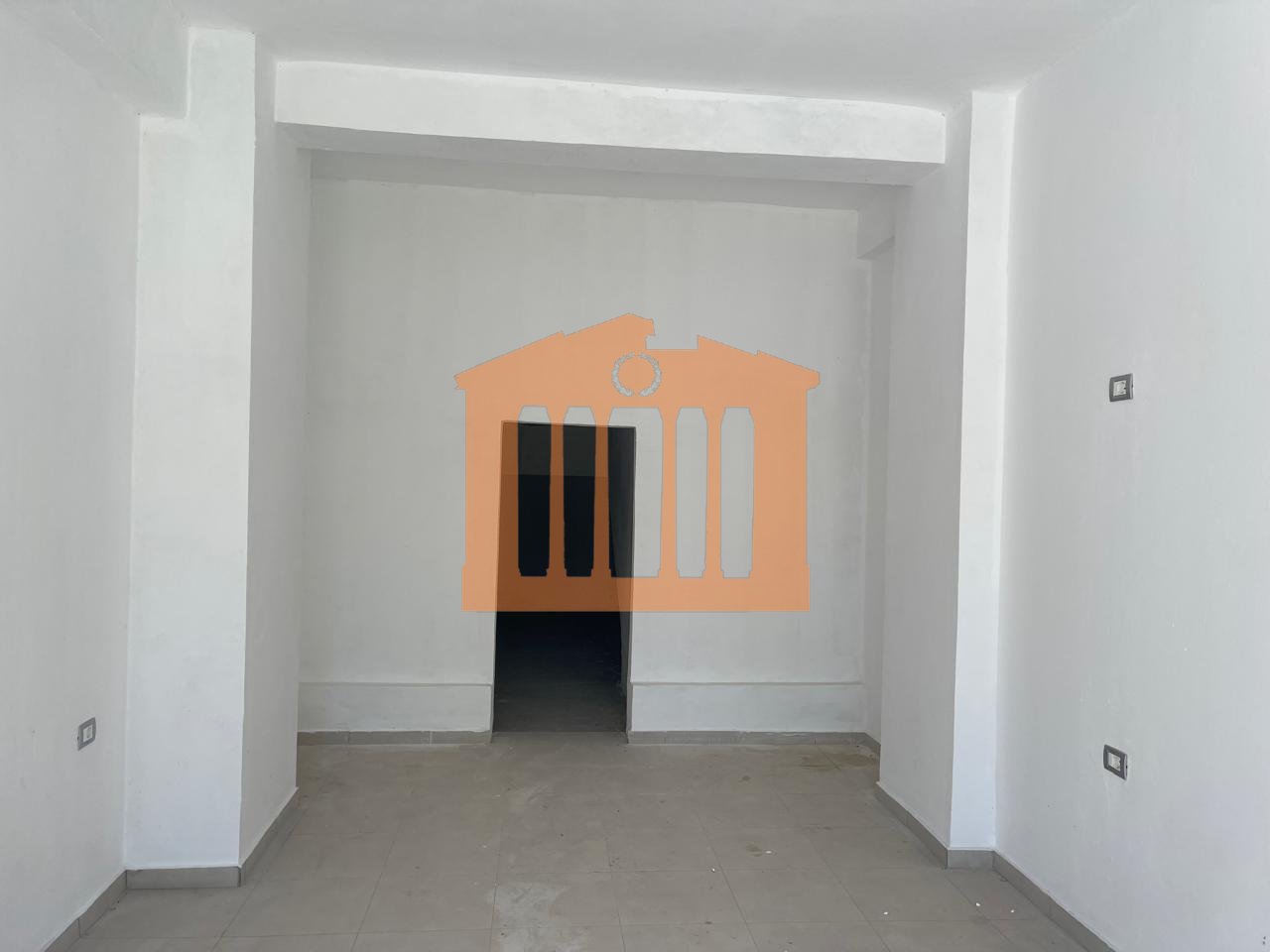 AMBIENT BIZNESI PRANE STADIUMIT DURRES, PER QIRA !