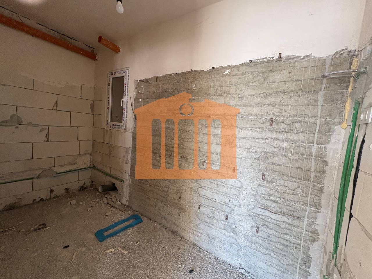 APARTMENT 1+1 NEAR THE CENTER IN KAVAJE, FOR SALE!