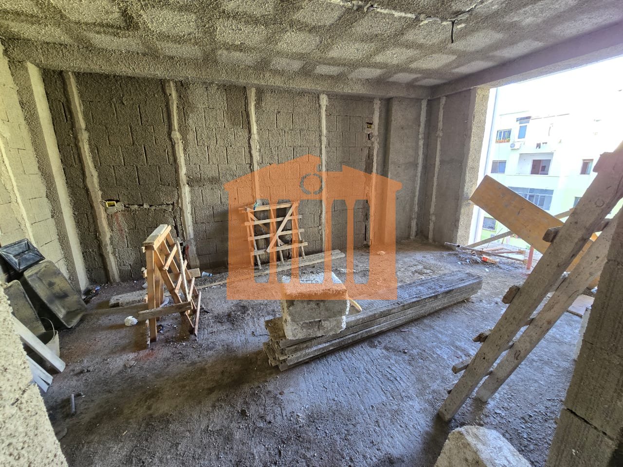 APARTAMENT 1+1 PRANE SPITALIT DURRES, PER SHITJE!