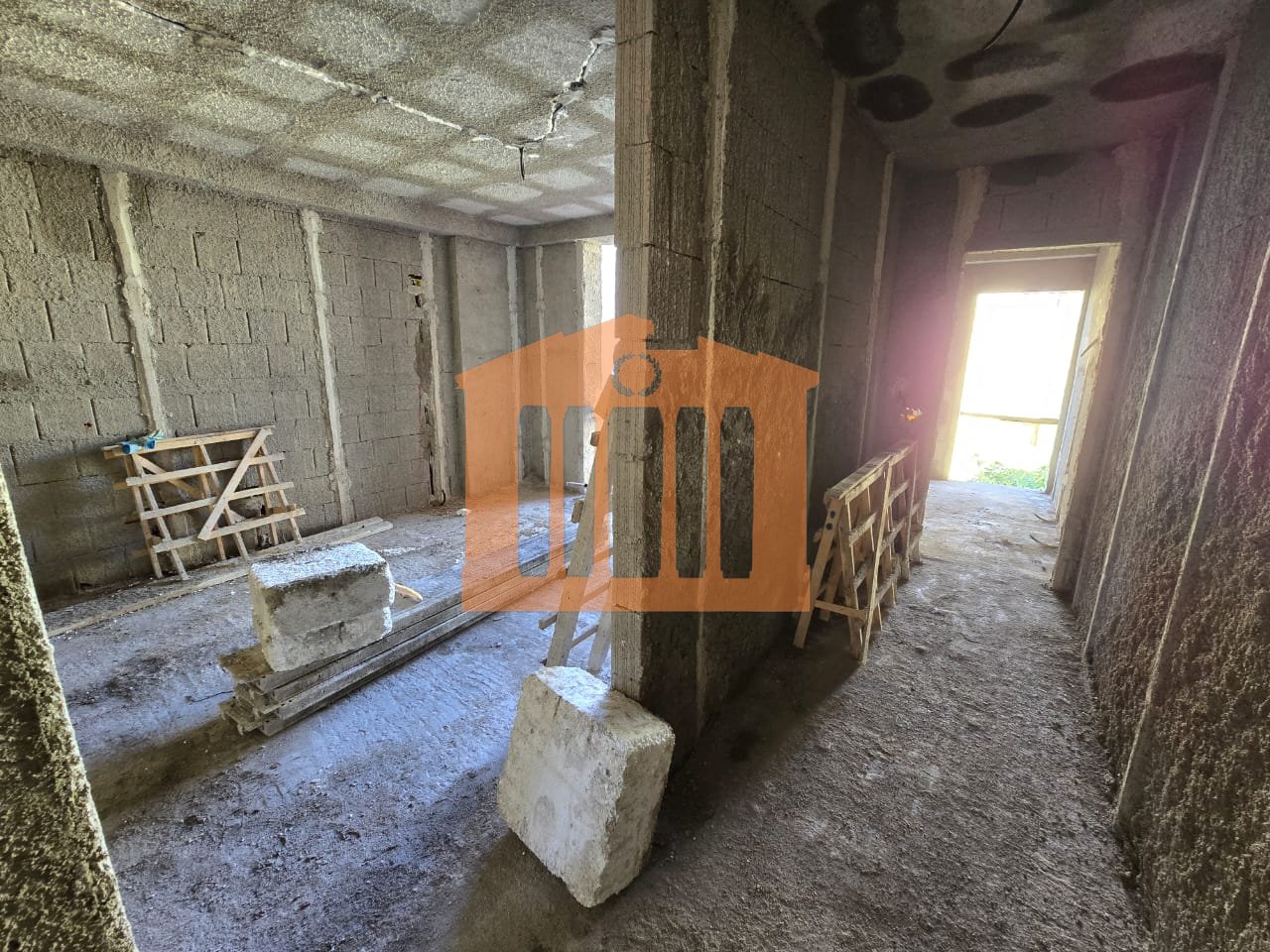 APARTAMENT 1+1 PRANE SPITALIT DURRES, PER SHITJE!