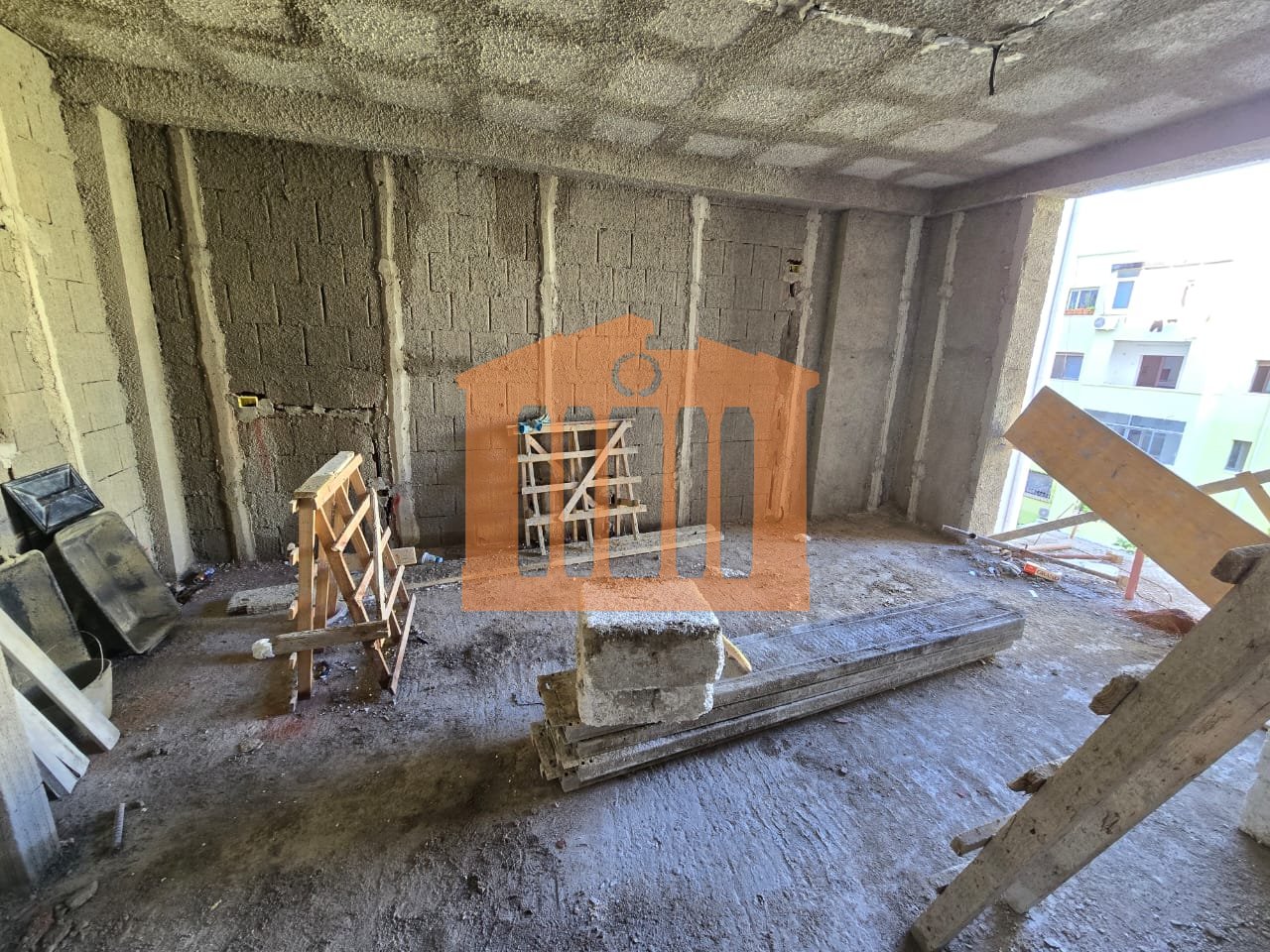 APARTAMENT 1+1 PRANE SPITALIT DURRES, PER SHITJE!