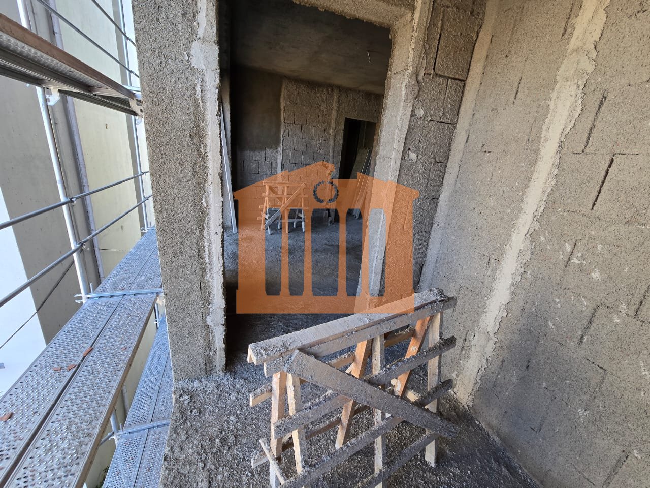 APARTAMENT 1+1 PRANE SPITALIT DURRES, PER SHITJE!