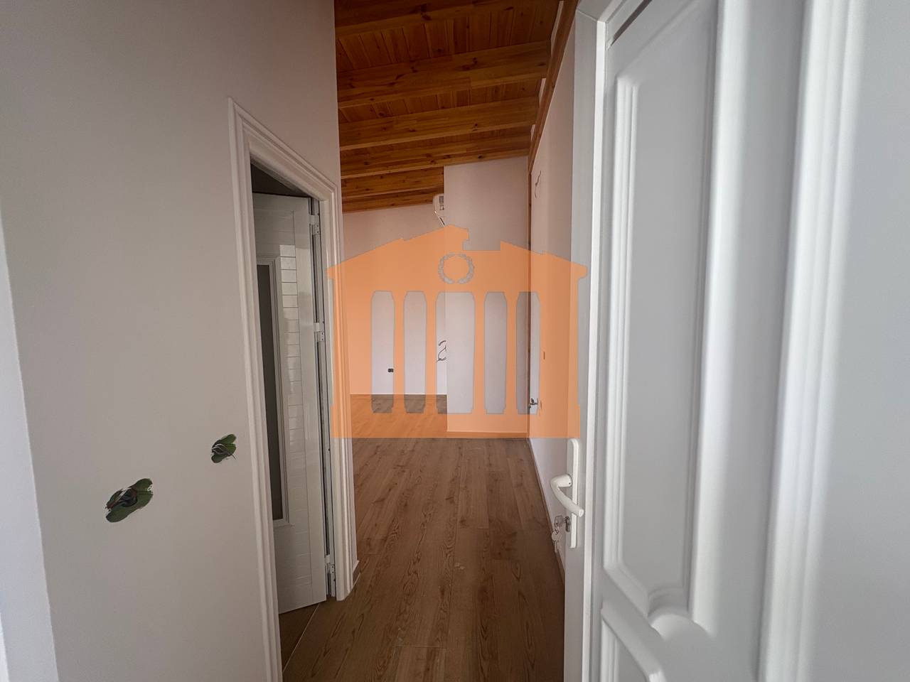 AMBIENT BIZNESI PRANE BASHKISE, DURRES PER QIRA !