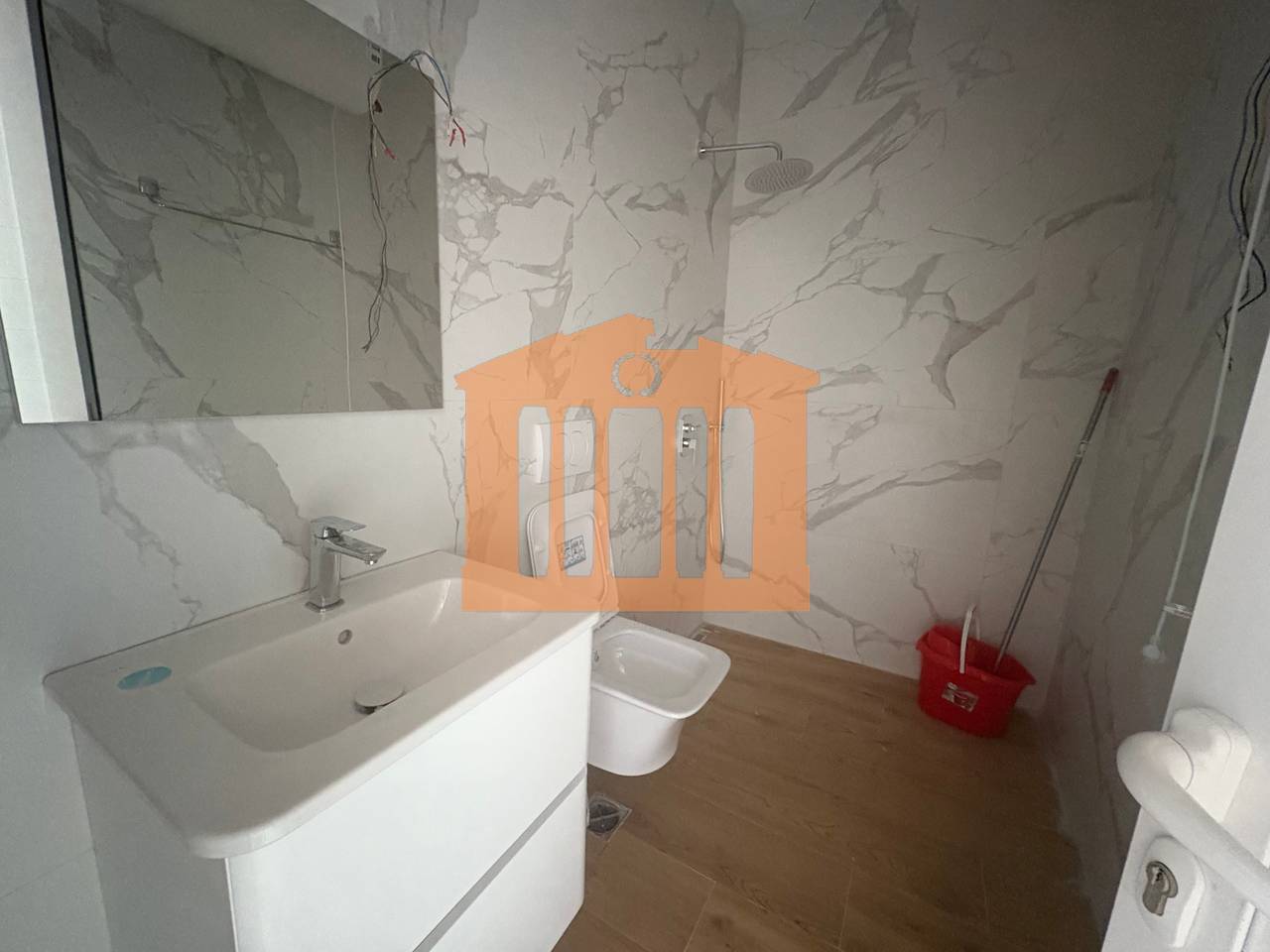 AMBIENT BIZNESI PRANE BASHKISE, DURRES PER QIRA !