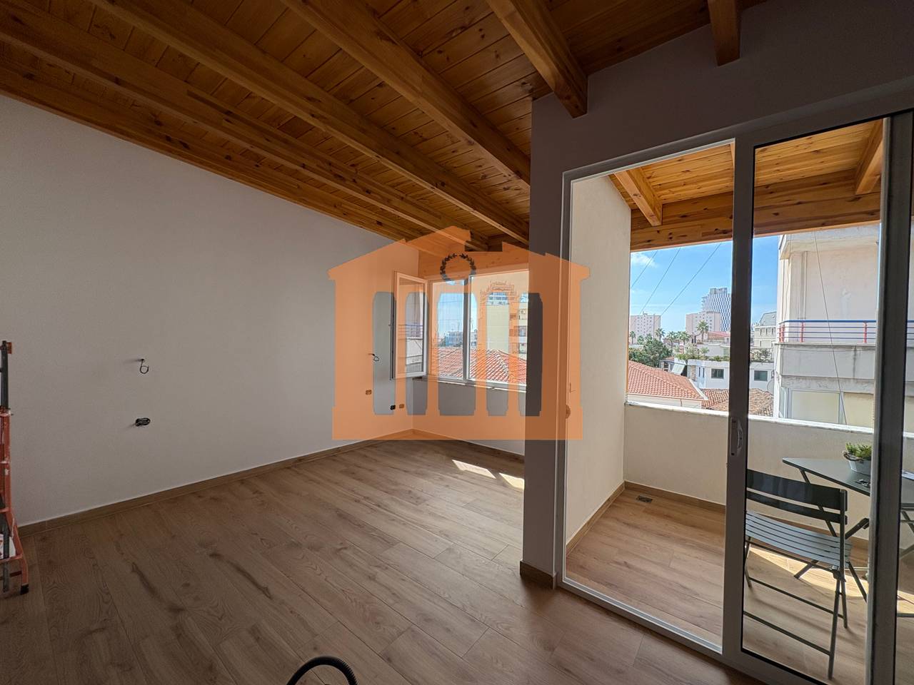 AMBIENT BIZNESI PRANE BASHKISE, DURRES PER QIRA !