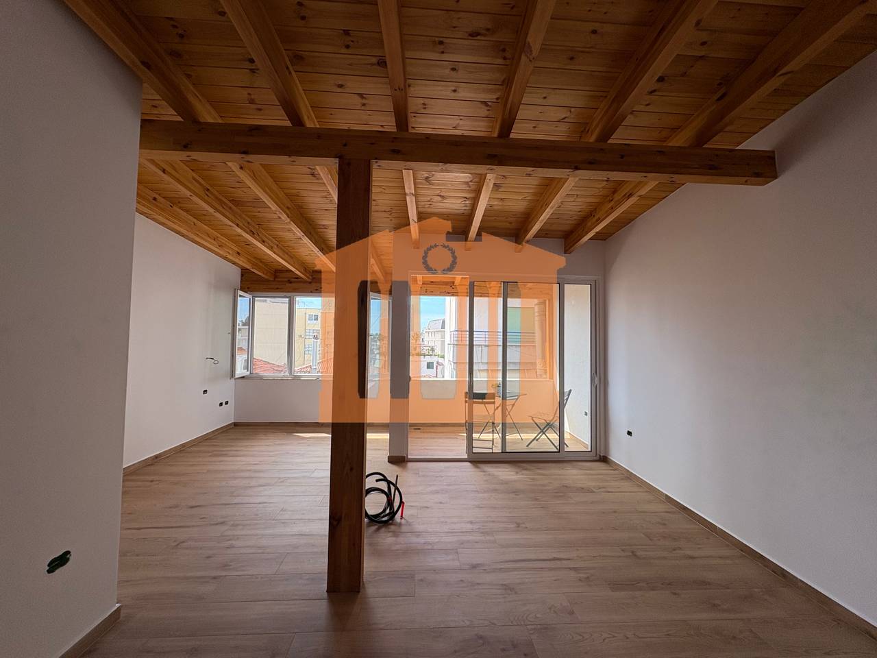 AMBIENT BIZNESI PRANE BASHKISE, DURRES PER QIRA !