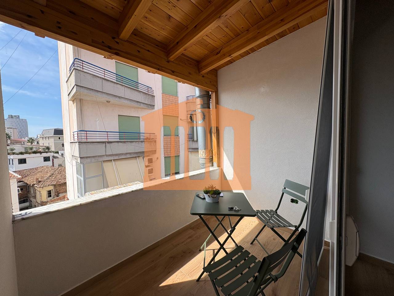 AMBIENT BIZNESI PRANE BASHKISE, DURRES PER QIRA !