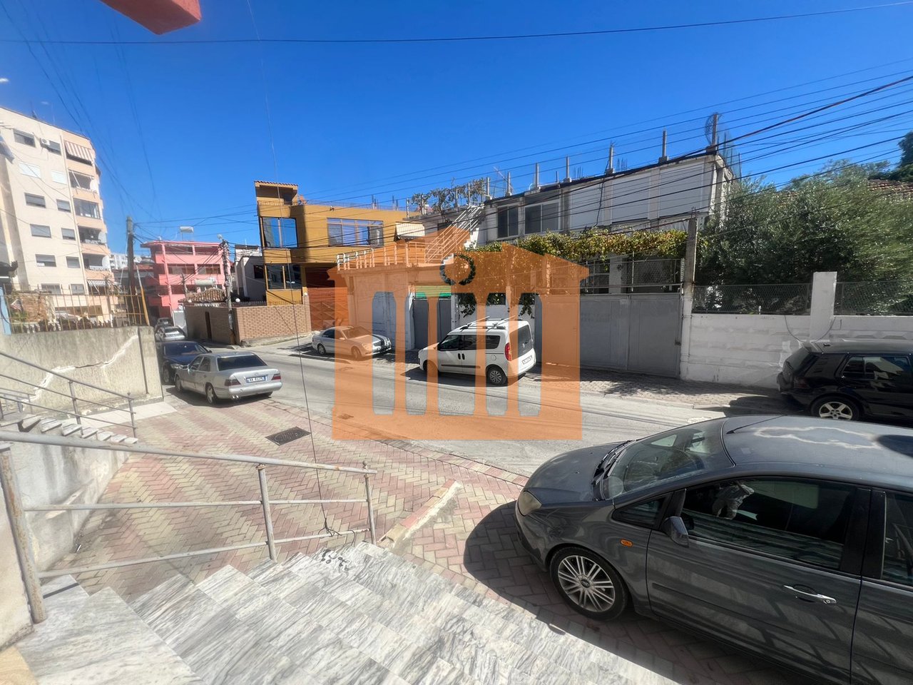 AMBIENTE COMMERCIALE IN CENTRO - DURAZZO, IN AFFITTO!