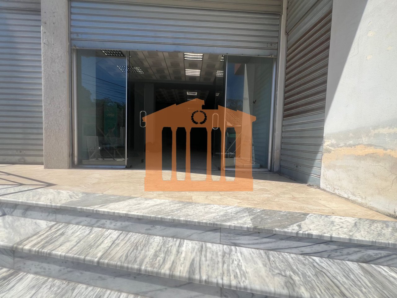 AMBIENTE COMMERCIALE IN CENTRO - DURAZZO, IN AFFITTO!