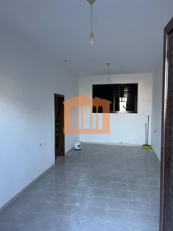 VILE 2-KATESHE TEK VILA ZOGUT DURRES, PER SHITJE !