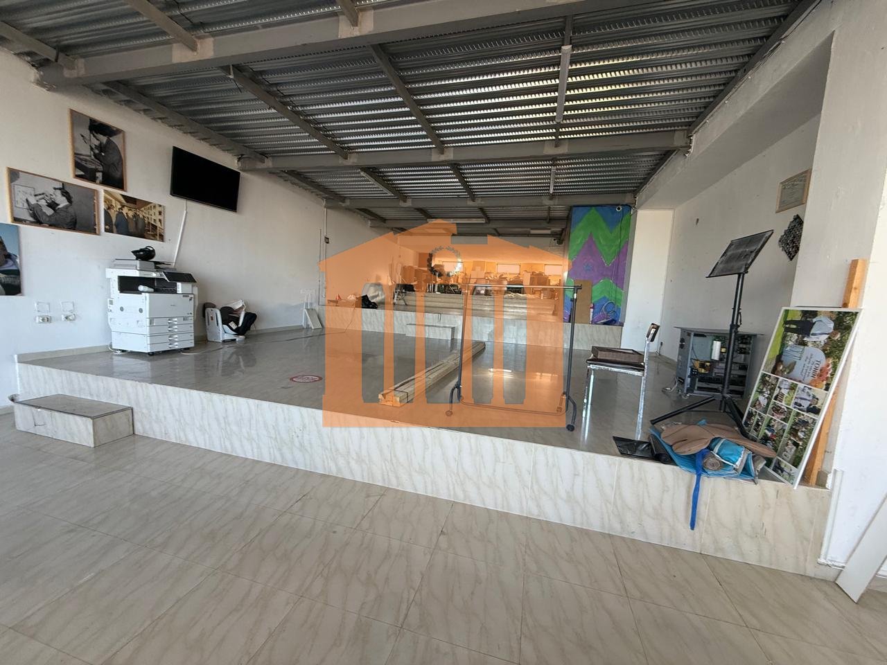 SPAZIO COMMERCIALE A VOLLGA, IN AFFITTO!