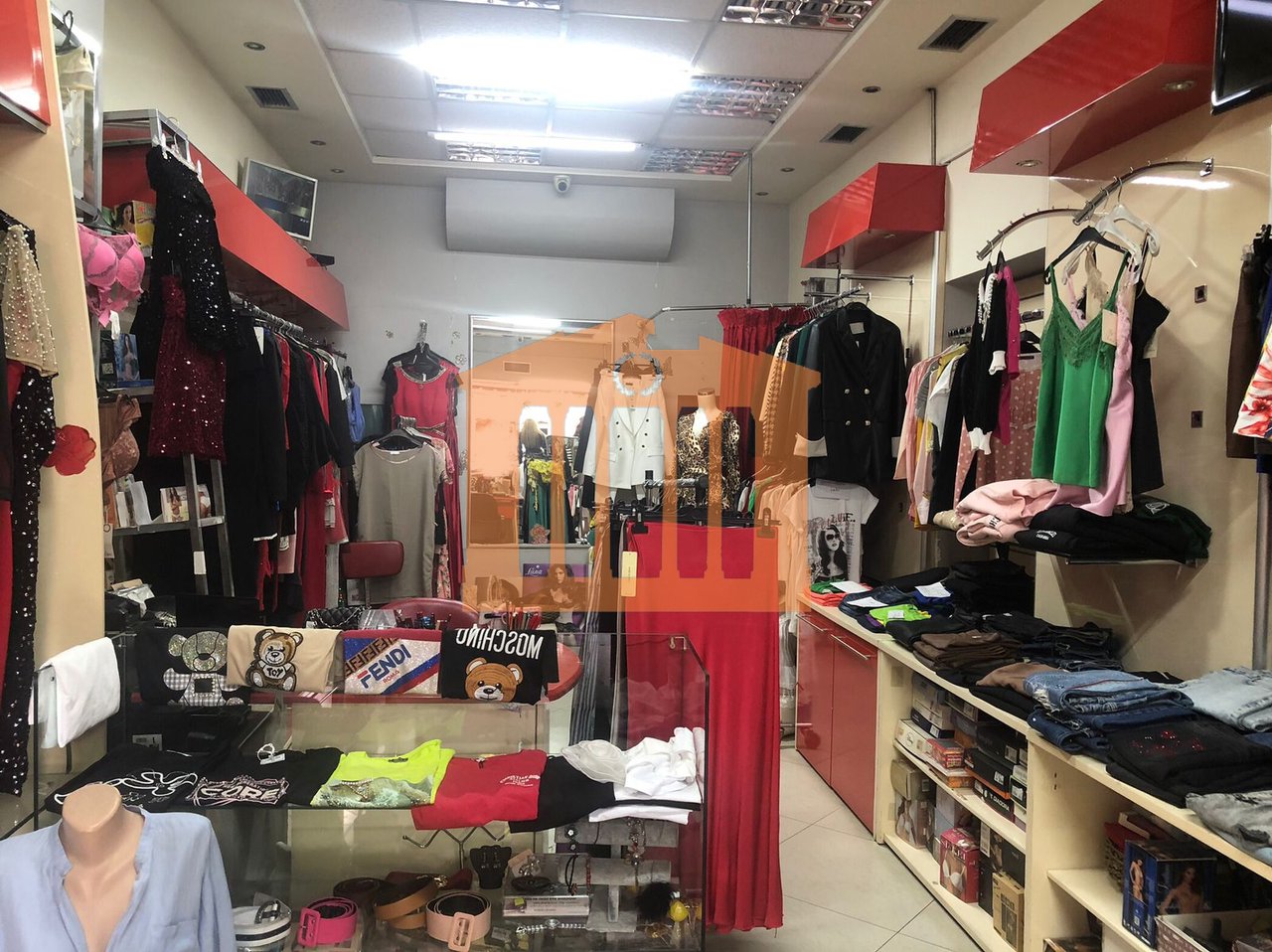 NEGOZIO IN CENTRO CITTÀ - DURAZZO, IN VENDITA!