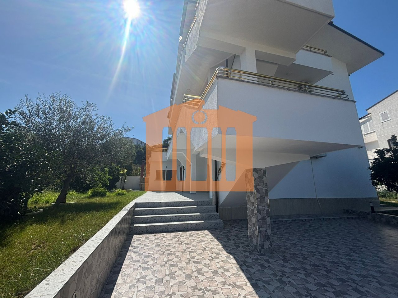 KATI I DYTE I NJE VILE 3 KATSHE NE SPITALL, PER  QIRA!