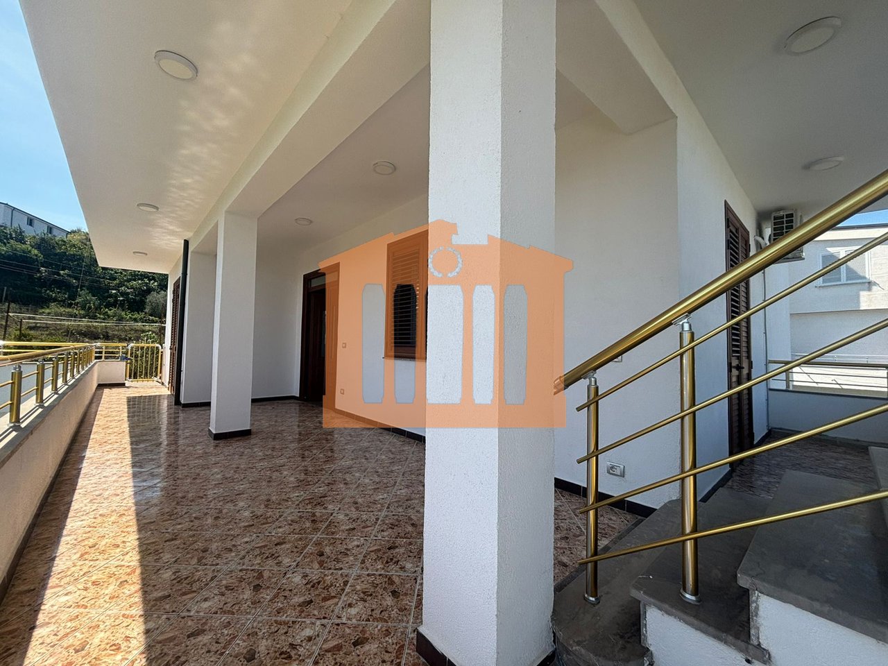 KATI I DYTE I NJE VILE 3 KATSHE NE SPITALL, PER  QIRA!