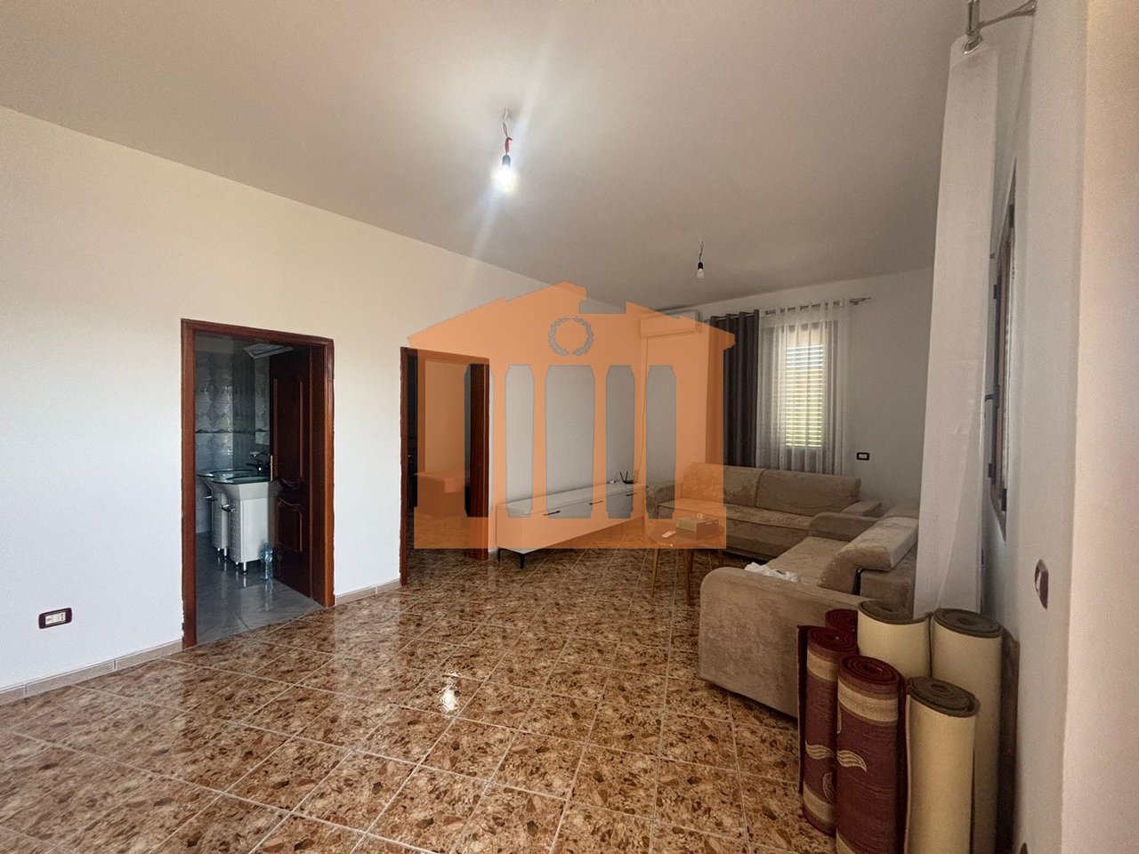 KATI I DYTE I NJE VILE 3 KATSHE NE SPITALL, PER  QIRA!