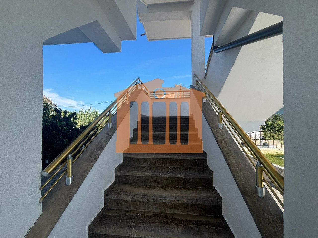 KATI I DYTE I NJE VILE 3 KATSHE NE SPITALL, PER  QIRA!