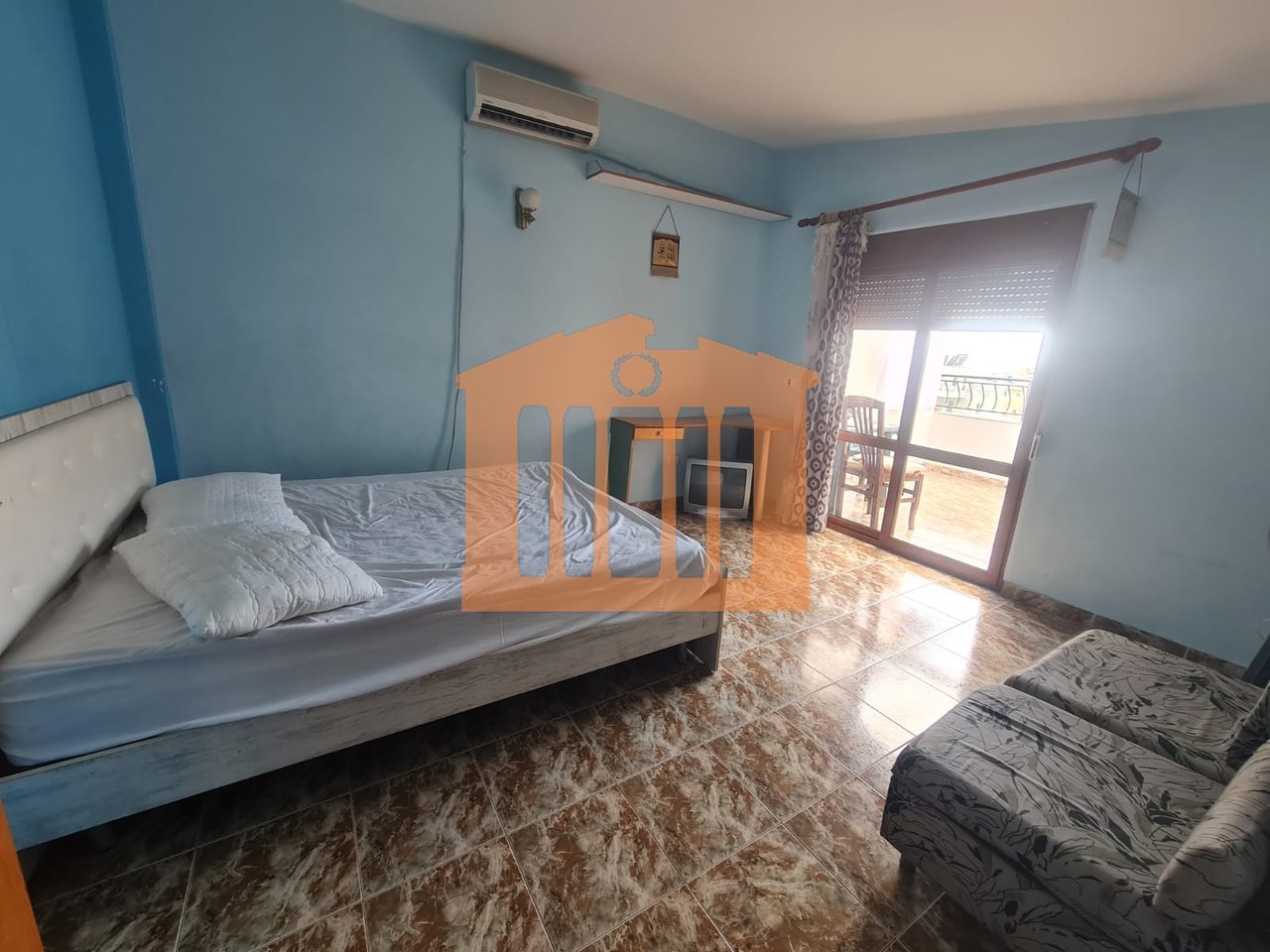 APARTAMENT 1+1  NE PLAZH -DURRES , PER QIRA!