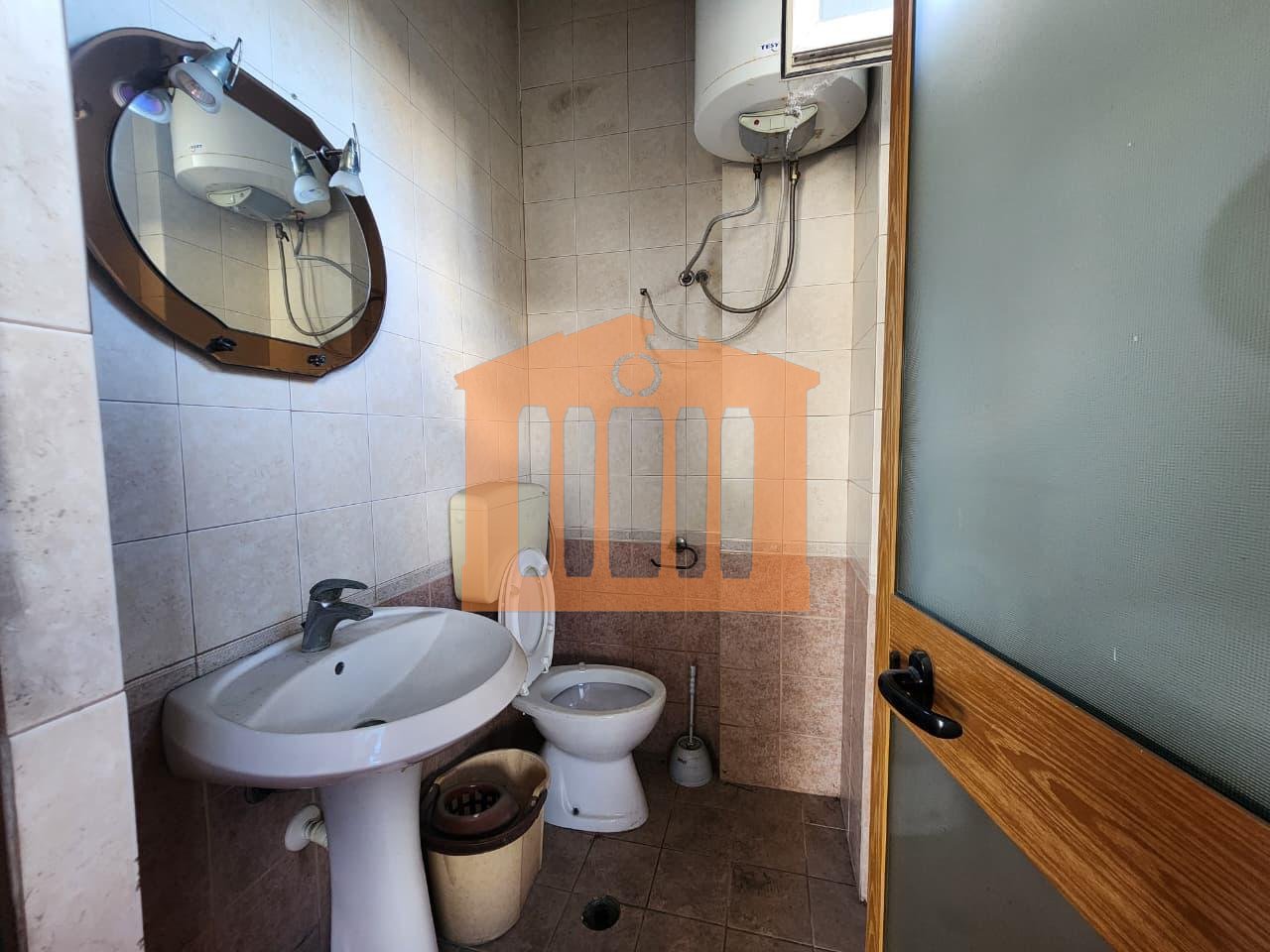 AMBIENT BIZNESI PRANE STATCIONIT TE TRENIT NE DURRES, PER QIRA!