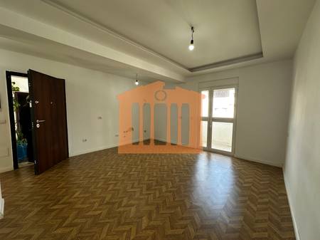 APARTAMENT 2+1 PRANE QENDRES SE DURRESIT, PER SHITJE !