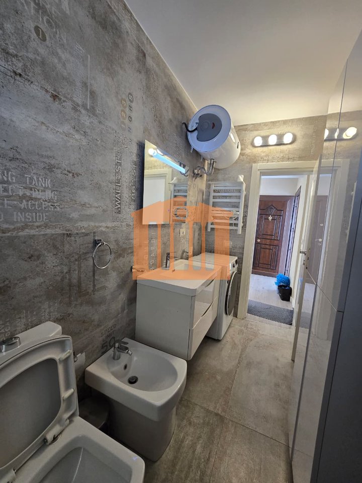 APARTAMENT 2+1 NE QENDER TE DURRESIT PER SHITJE !