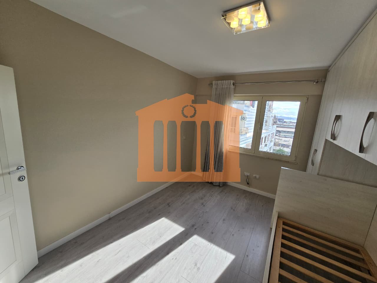APARTAMENT 2+1 NE QENDER TE DURRESIT PER SHITJE !