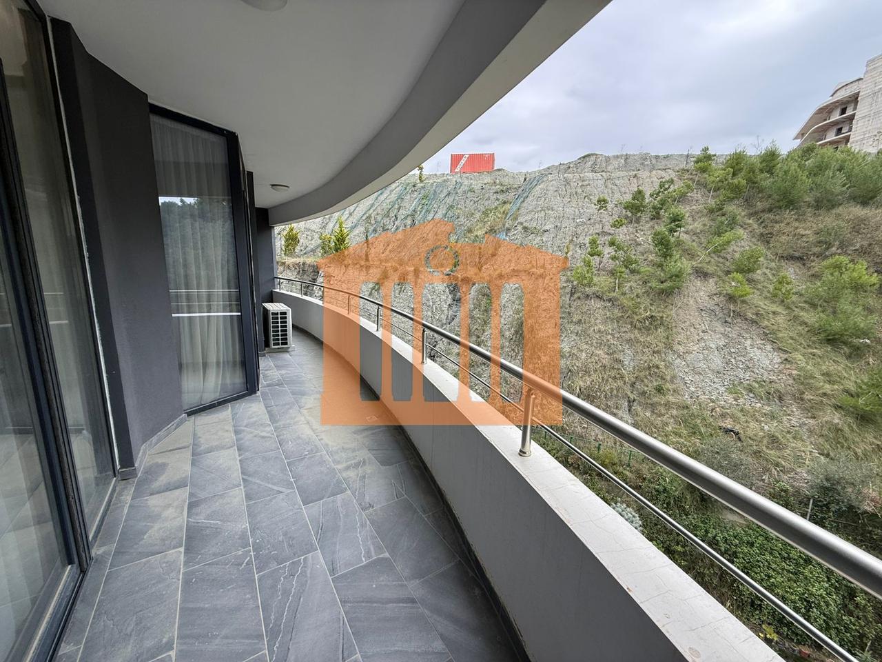 APARTAMENT 1+1 ME GARAZH TE REZIDENCA "WHITE HILL" DURRES , PER QIRA!