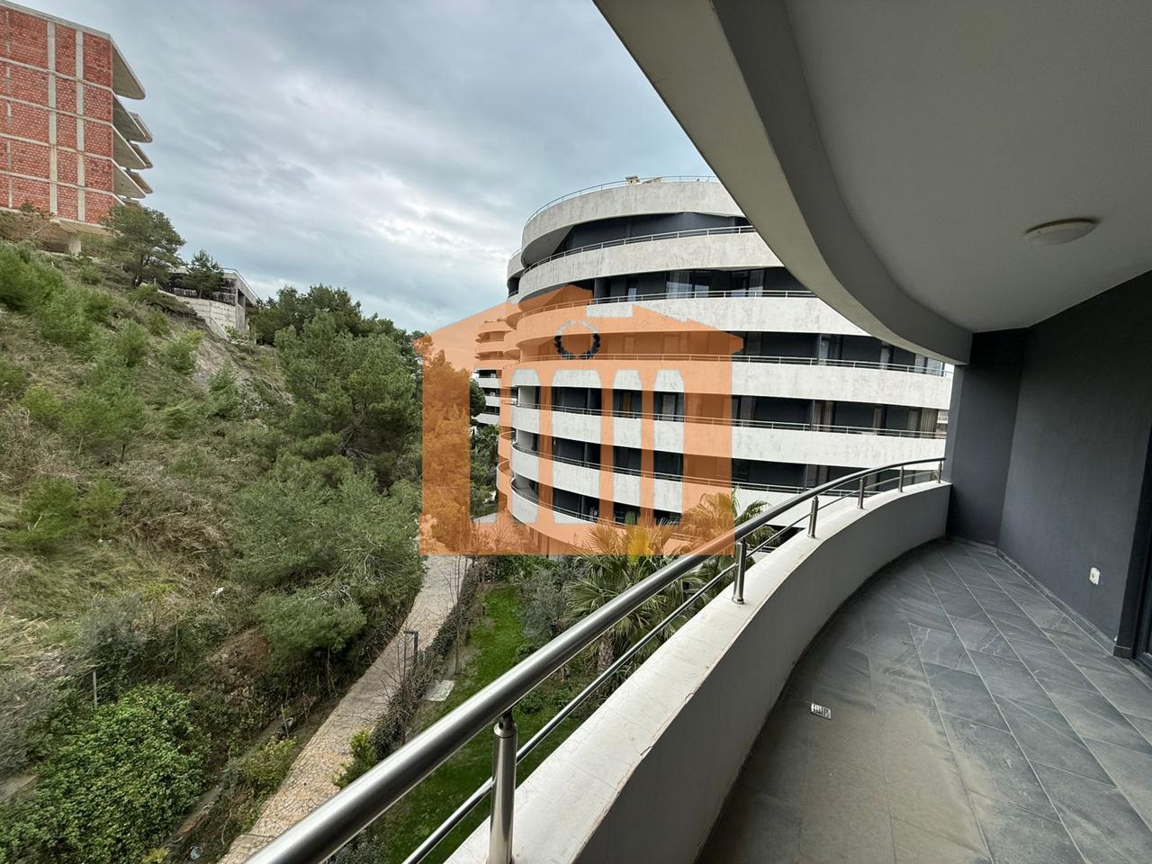 APARTAMENT 1+1 ME GARAZH TE REZIDENCA "WHITE HILL" DURRES , PER QIRA!