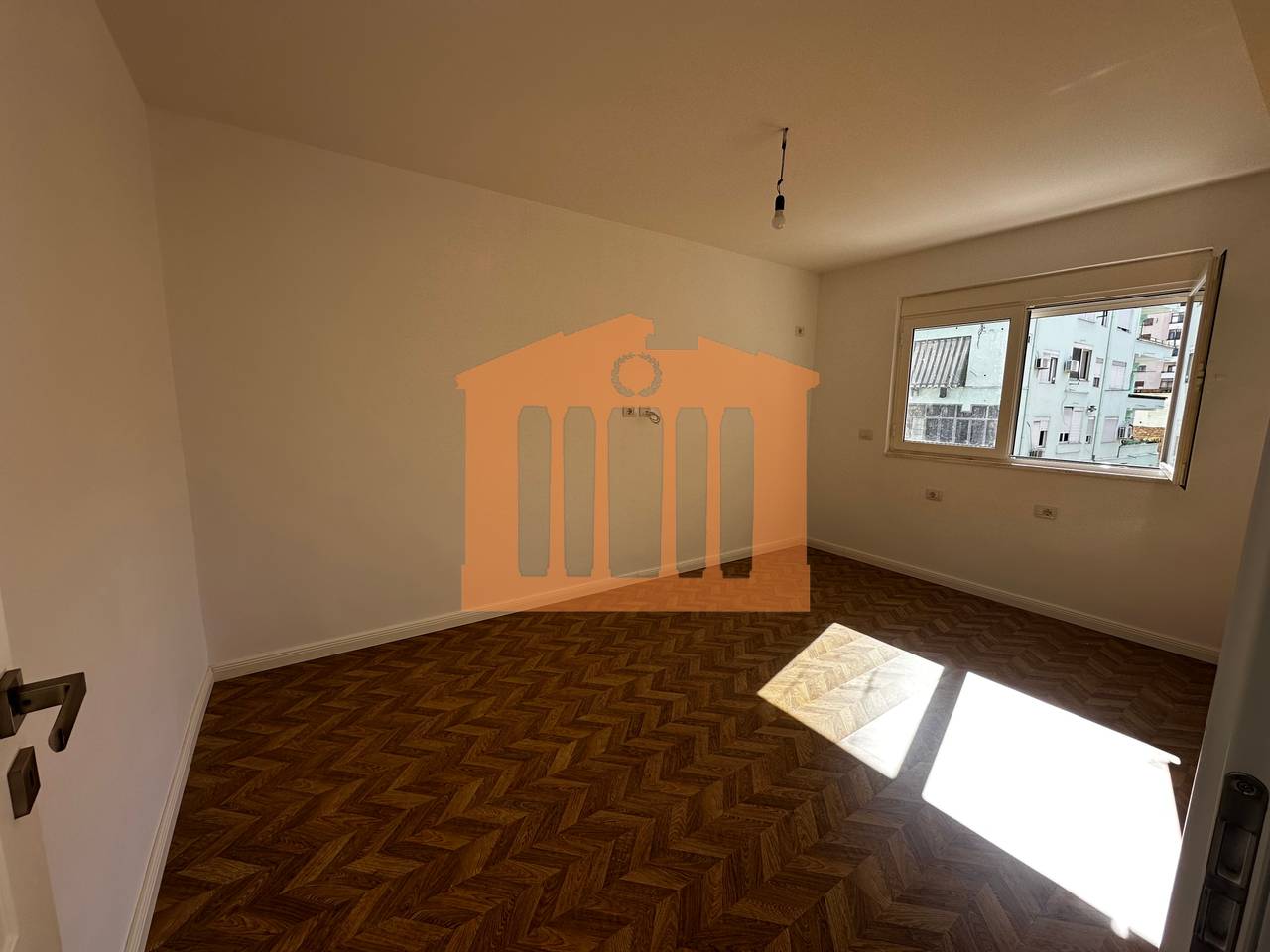 APARTAMENT 2+1 PRANE QENDRES SE DURRESIT, PER SHITJE !