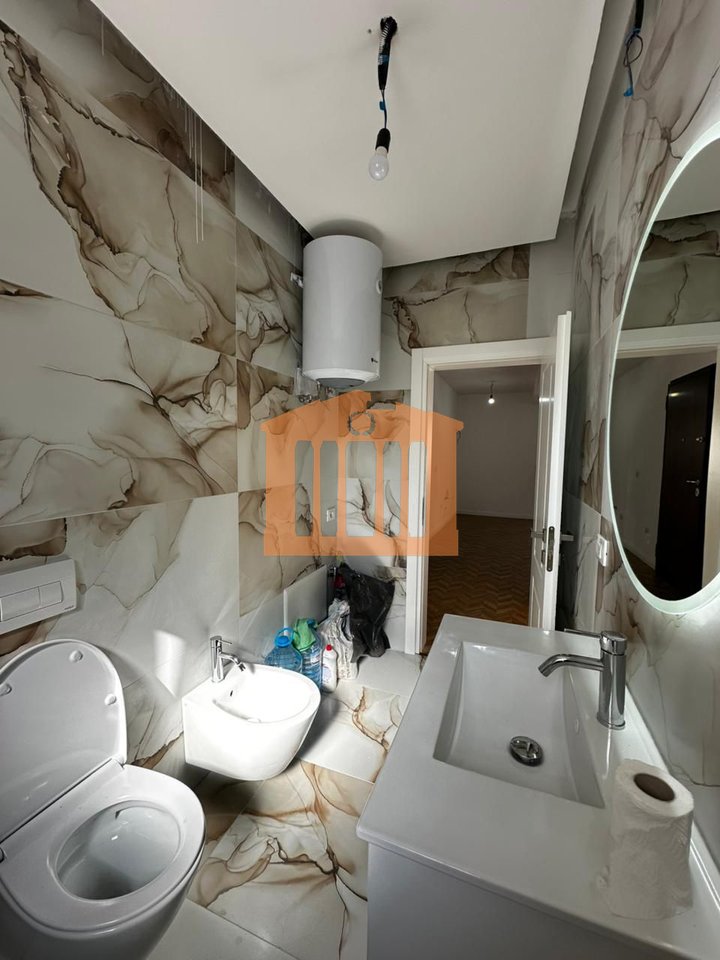 APARTAMENT 2+1 PRANE QENDRES SE DURRESIT, PER SHITJE !