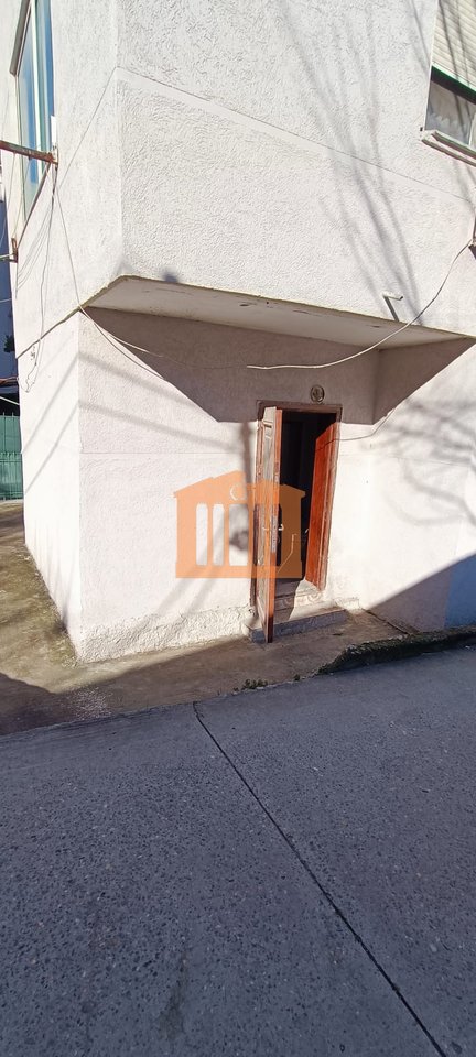 APARTAMENT 1+1 TE MUZEUMI I DESHMOREVE DURRES, PER SHITJE!